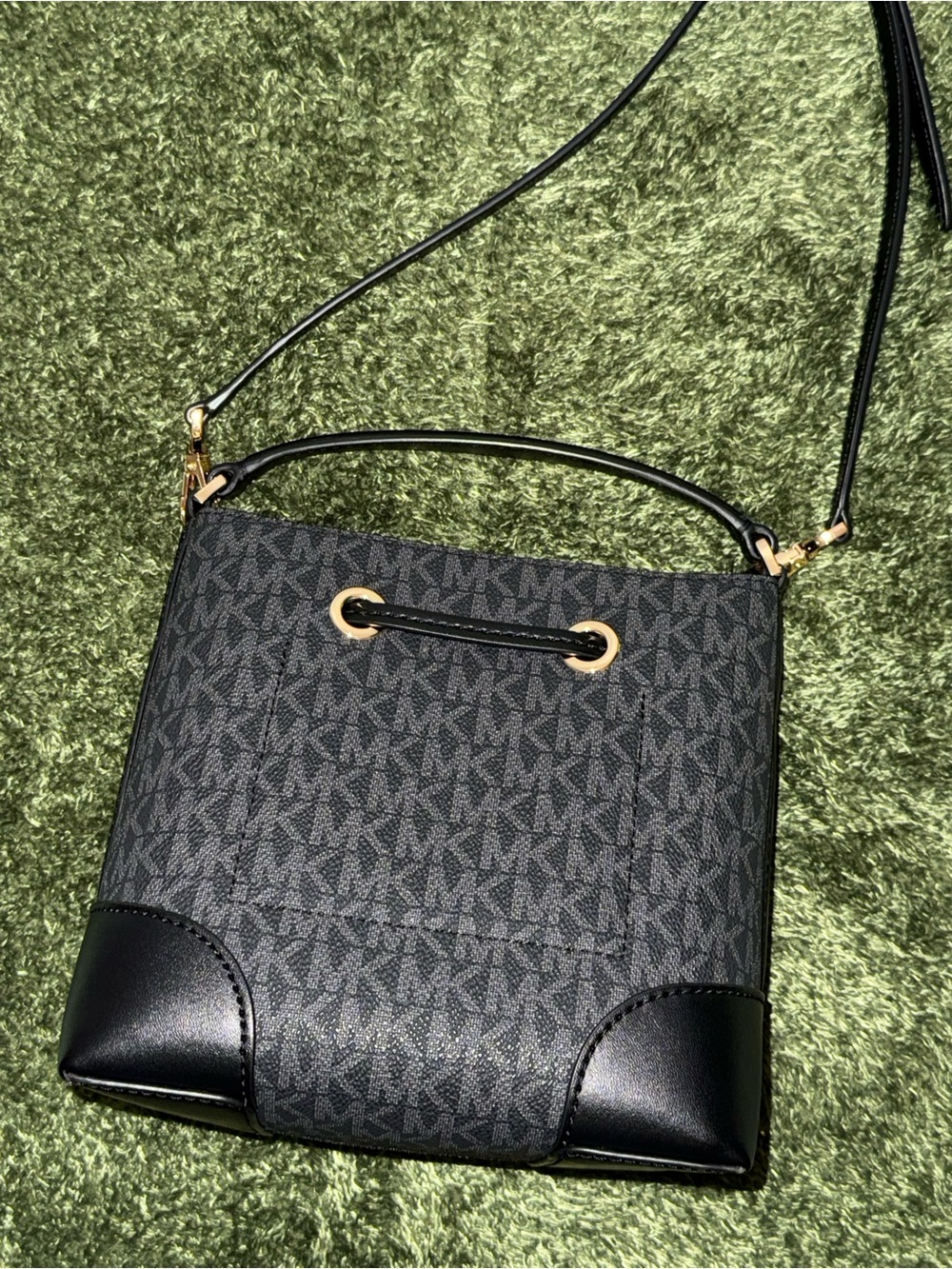Michael Kors Bucket Bag - Picture 2 of 5